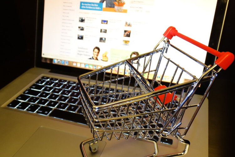 Az uniós polgárok több mint fele vásárolt online tavaly