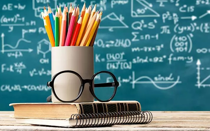 10 százalékkal emelkedik a tanítók, a tanárok és az óvónők bére