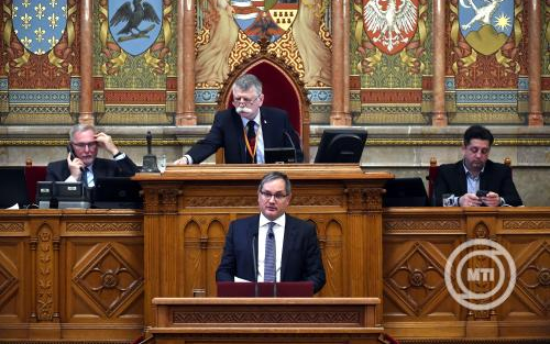 Háborúellenes költségvetésnek nevezte el Nagy Márton a jövő évi büdzsét