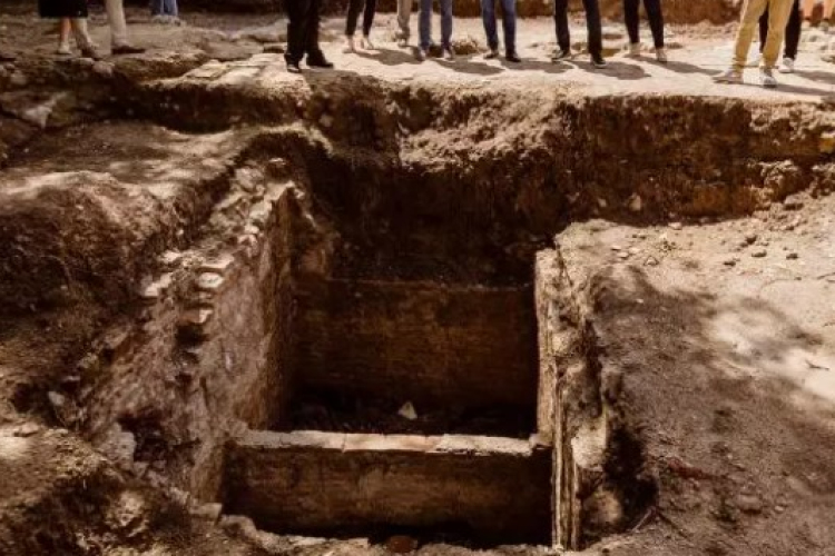 Megrázó középkori temetkezési szokásra utaló gyermeksírt találtak Visegrádnál